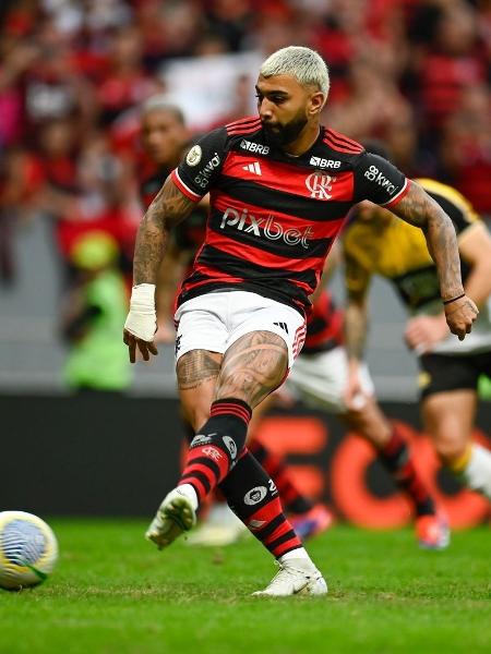 Gabigol em ação durante Flamengo x Criciúma no Campeonato Brasileiro