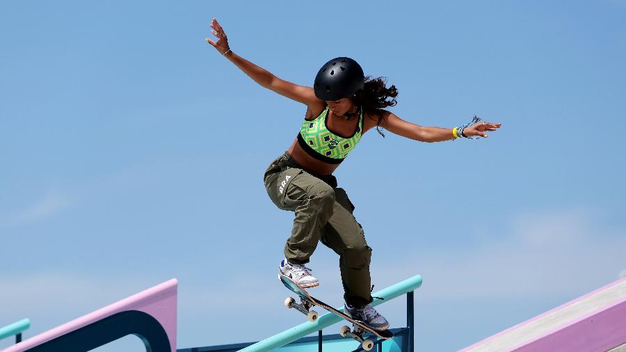 A brasileira Rayssa Leal durante classificatória do skate street feminino nas Olimpíadas de Paris 2024