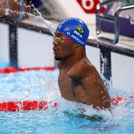 Gabriel Araújo em prova classificatória dos 100m costas da classe S2 das Paralimpíadas