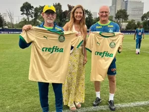 Leila dá camisa do Palmeiras a Dorival e deixa CT 'de portas abertas' à seleção