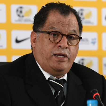 Danny Jordaan, chefe do futebol da África do Sul, é suspeito de envolvimento em caso de fraude e roubo