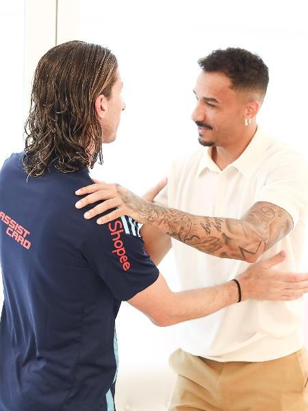 Danilo e Filipe Luís no CT do Flamengo Danilo e Filipe Luís no CT do Flamengo