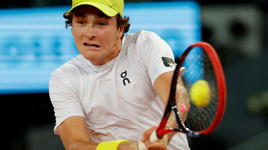 João Fonseca contra Tommy Paul na segunda rodada do Masters 1000 de Madri de 2025 João Fonseca contra Tommy Paul na segunda rodada do Masters 1000 de Madri de 2025