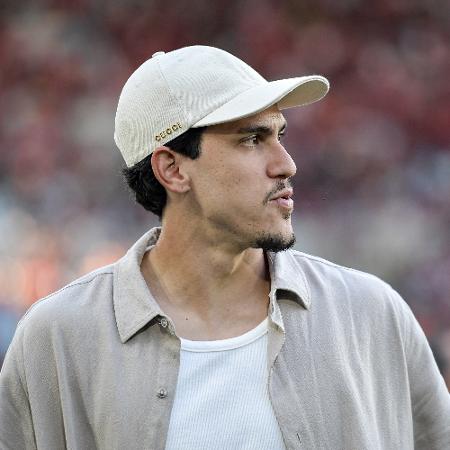 Pedro foi ao Maracanã e sobe ao gramado antes da partida entre Flamengo e São Paulo, mas não jogou Pedro foi ao Maracanã e sobe ao gramado antes da partida entre Flamengo e São Paulo, mas não jogou