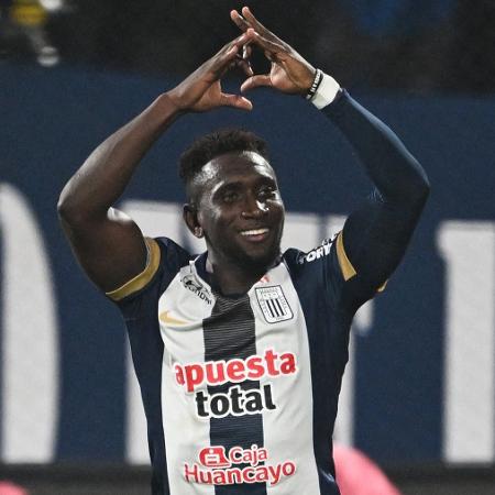Castillo marcou um dos dois gols dos peruanos sobre os gaúchos em Lima