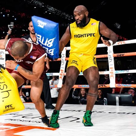 Leandro Apollo foi campeão do Pillow Fight Championship, disputado no início de agosto, em Orlando (EUA) Leandro Apollo foi campeão do Pillow Fight Championship, disputado no início de agosto, em Orlando (EUA)