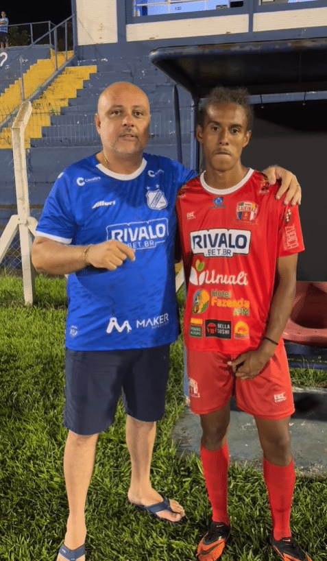 Alexandre Barbosa, presidente do Lemense (esq.), e Yan Gabriel, meia do Colorado Caieiras (dir.) - undefined