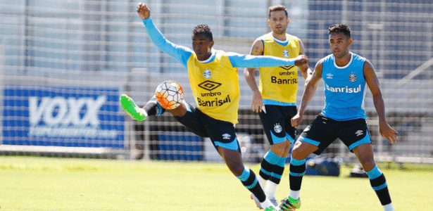 Bolaños participa de treinamento do Grêmio e deve estrear na quarta-feira - Lucas Uebel/Grêmio FBPA