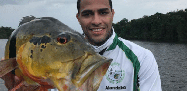 Alan Kardec curte pescaria nas férias; Corinthians se interessa pelo atacante - reprodução/Instagram