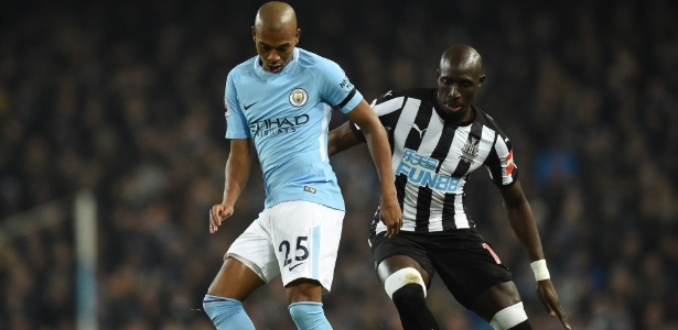 Fernandinho, do City, e Diame, do Newcastle - Oli Scarff/AFP - Oli Scarff/AFP