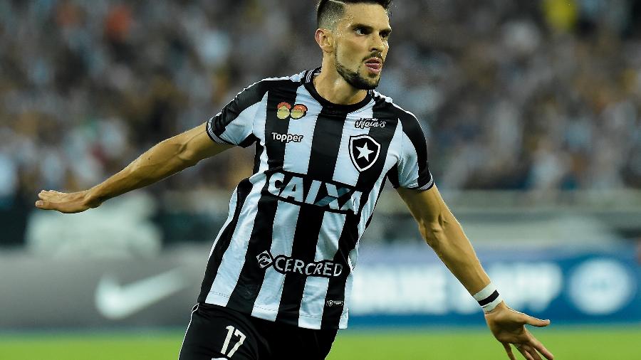 Rodrigo Pimpão vive momento complicado no Botafogo e pode perde espaço para jovens atletas - Thiago Ribeiro/AGIF