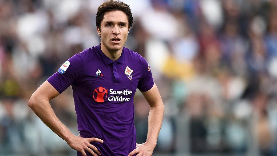 Federico Chiesa em ação com a camisa da Fiorentina; atacante é alvo da Inter de Milão - Nicola Campo/Getty Images