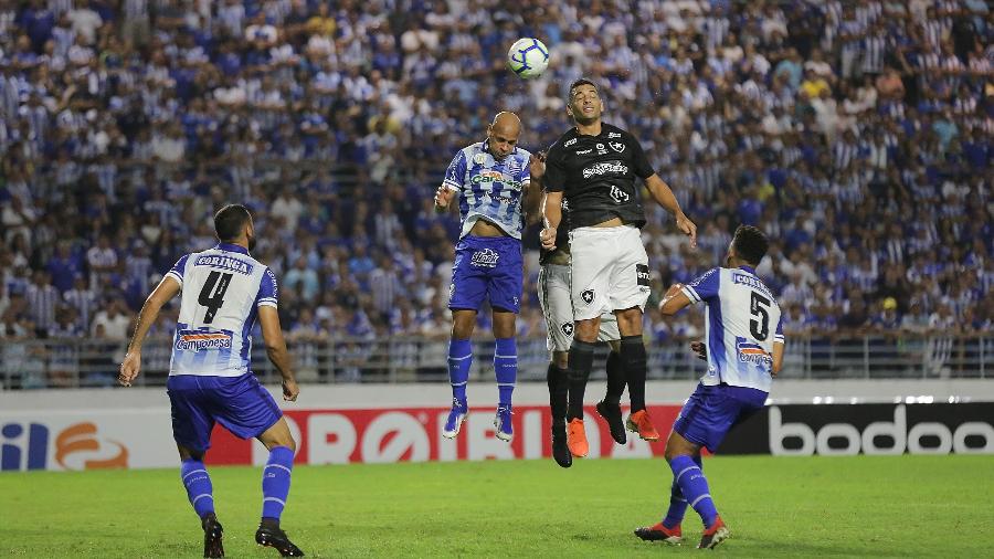 No primeiro turno, o Botafogo levou a melhor sobre o CSA após vitória por 2 a 1 em Alagoas - Itawi Albuquerque/AGIF