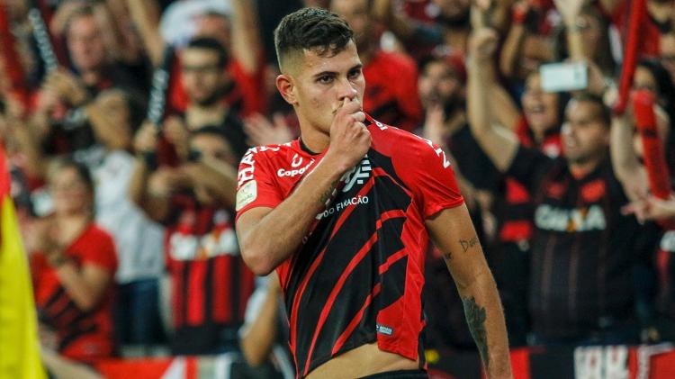 Volante Bruno Guimarães, do Athletico-PR, teve negociação com Atlético de Madri esfriada - Gabriel Machado/AGIF