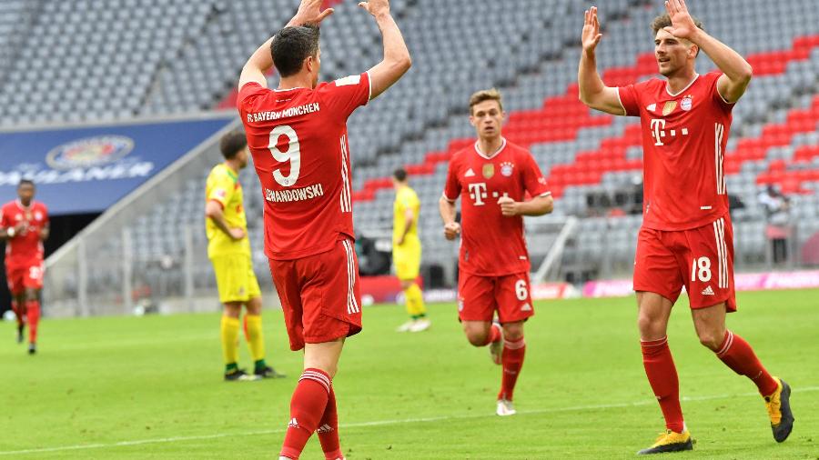 Robert Lewandowski comemora gol para o Bayern diante do Colônia pelo Campeonato Alemão - Kerston Joensson/AFP