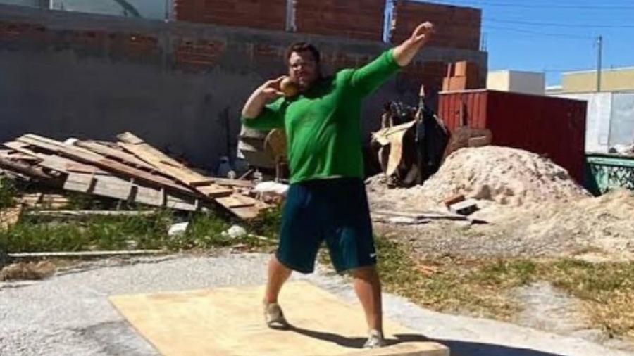 Darlan Romani faz treino improvisado em terreno baldio antes das Olimpíadas - Arquivo pessoal