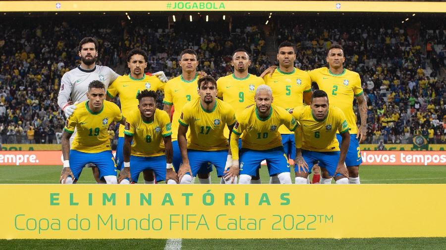 Seleção brasileira alinhada para foto antes de jogo contra a Colômbia pelas Eliminatórias - Lucas Figueiredo/CBF