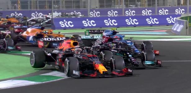 Hamilton dispara contra postura de Verstappen na Arábia: 'Passou dos limites'