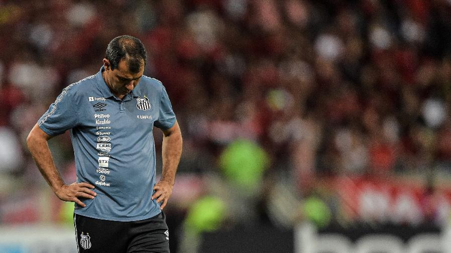 Fábio Carille, técnico do Santos, lamenta chance perdida contra o Flamengo, no Maracanã - Thiago Ribeiro/AGIF