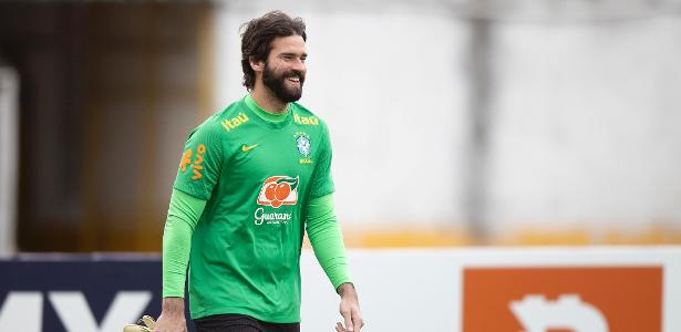 Goleiro Alisson é cortado da estreia do Brasil nas eliminatórias para a  Copa