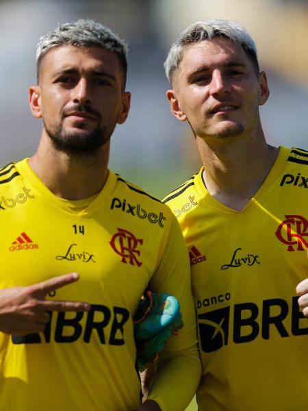 Arrascaeta e Varela: atuam juntos na seleção do Uruguai desde a base e foram vice-campeões mundiais sub-20