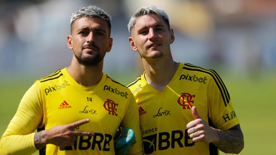 Arrascaeta e Varela: atuam juntos na seleção do Uruguai desde a base e foram vice-campeões mundiais sub-20 - Gilvan de Souza/Flamengo