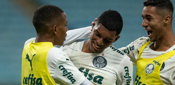 Com emoção e goleada, Palmeiras conquista os títulos do Paulistão Sub-15 e  Sub-17, palmeiras