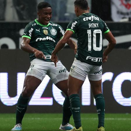 Endrick e Rony comemoram gol pelo Paulistão - Cesar Greco/Palmeiras/by Canon