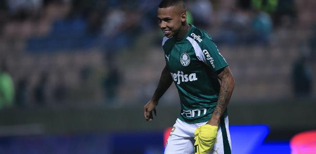 RUMO A PORTUGAL! Palmeiras encaminha empréstimo de lateral para o futebol português