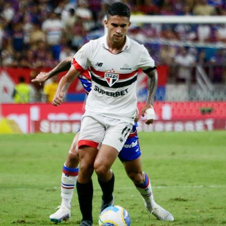 Rodrigo Nestor em ação durante jogo entre São Paulo e Fortaleza, pelo Brasileirão