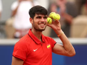 Djokovic e Alcaraz passam para a semi e podem se enfrentar por ouro inédito