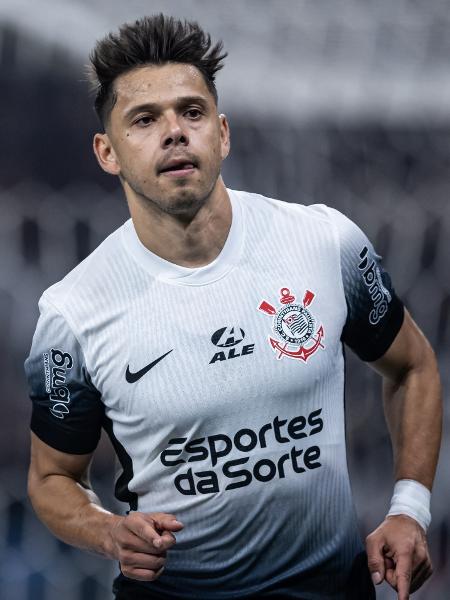 Romero, do Corinthians, festeja gol sobre o Juventude em partida da Copa do Brasil