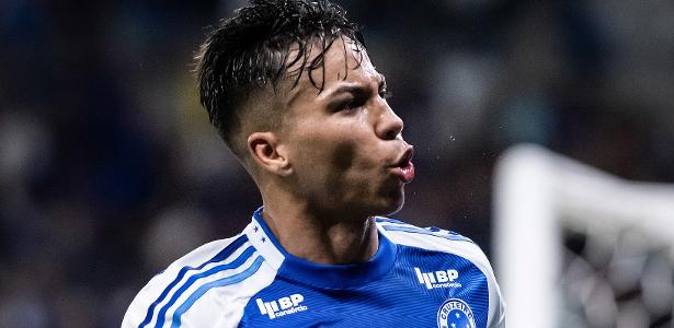 Cruzeiro vence com golaço e mantém Bahia no Z4 em alívio para Jardim.
