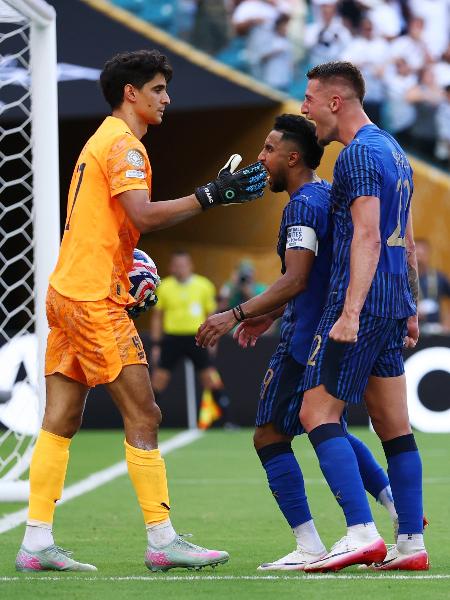 Bono, do Al-Hilal, defendeu pênalti contra o Real Madrid em partida do Mundial Bono, do Al-Hilal, defendeu pênalti contra o Real Madrid em partida do Mundial