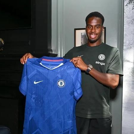 Jamie Gittens é atacante de lado de campo, como Estêvão, que será seu parceiro no Chelsea