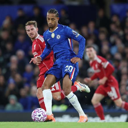 João Pedro em ação durante jogo do Chelsea no Campeonato Inglês João Pedro em ação durante jogo do Chelsea no Campeonato Inglês