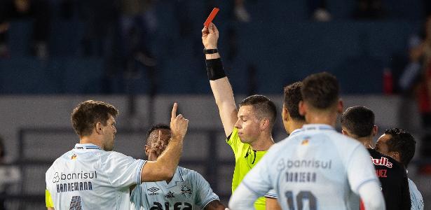 Grêmio: diretor propõe rebaixamento de árbitros no lugar de Mano.