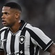 J&uacute;nior Santos sobe o tom contra a arbitragem: 'Sempre contra o Botafogo'