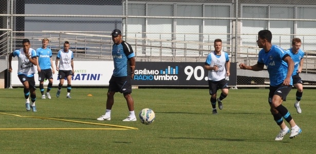 Roger Machado acompanha treinamento do Grêmio no CT Luiz Carvalho - Marinho Saldanha/UOL