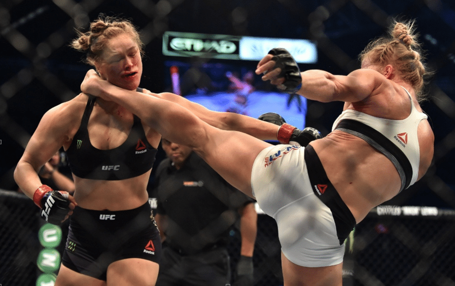 Ronda é nocauteada por Holly Holm - PAUL CROCK / AFP