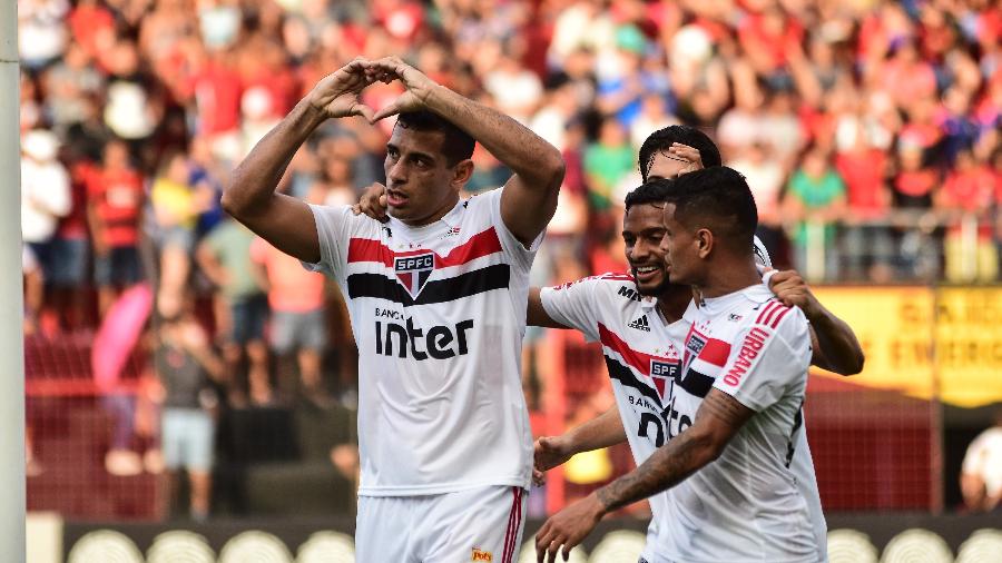Diego Souza comemora gol do São Paulo contra o Sport pelo Brasileirão - Paulo Paiva/AGIF