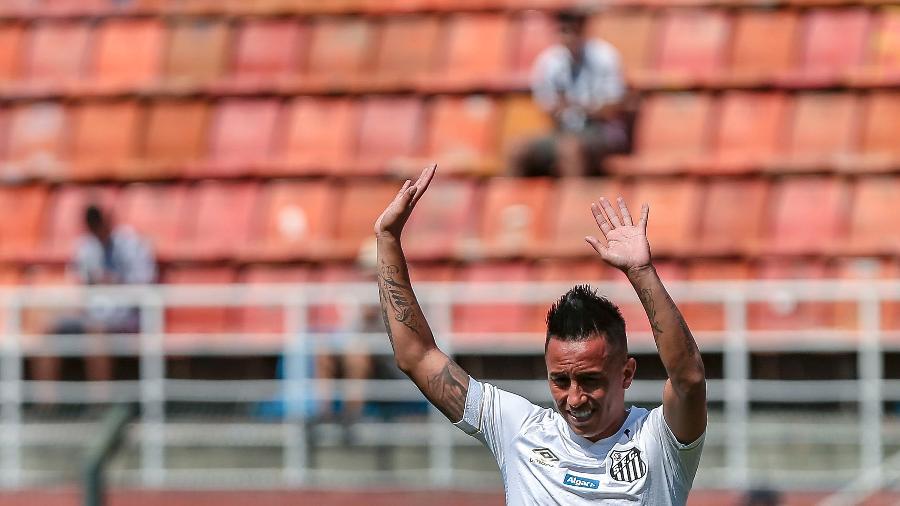 Cueva custou R$ 26 milhões ao Santos, mas ainda não tem gol ou assistência pelo time - Ale Cabral/AGIF