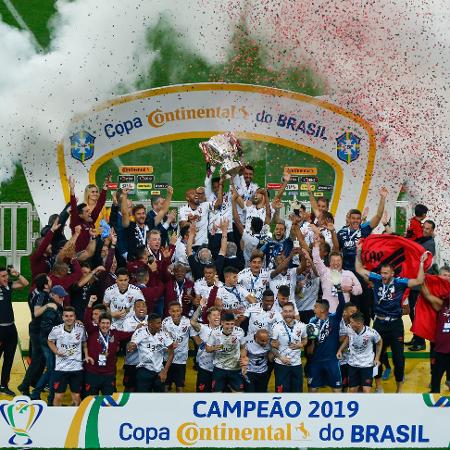 Athletico-PR ergue taça da Copa do Brasil - Jeferson Guareze/AGIF