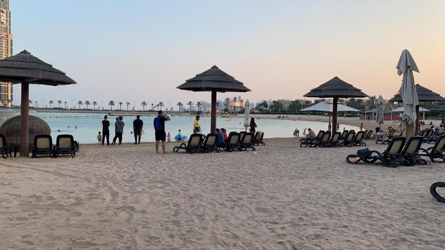 Praia artificial privativa no hotel do Flamengo em Doha - Leo Burlá/UOL