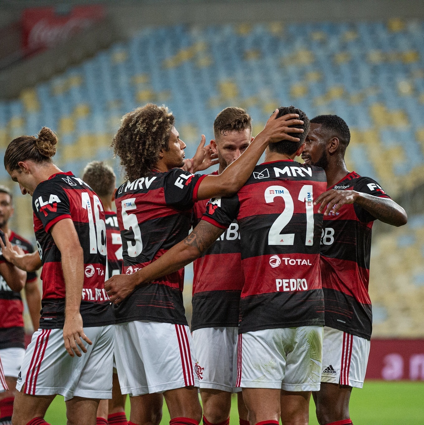 Flamengo transmite jogo no  com 2 milhões simultâneos e