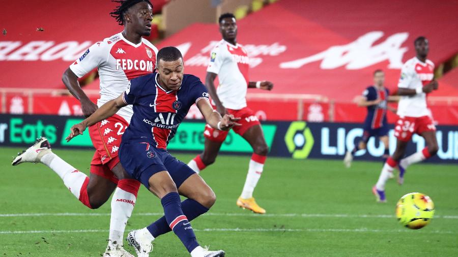 Kylian Mbappe, do PSG, durante jogo contra o Monaco pelo Campeonato Francês - Valery HACHE / AFP