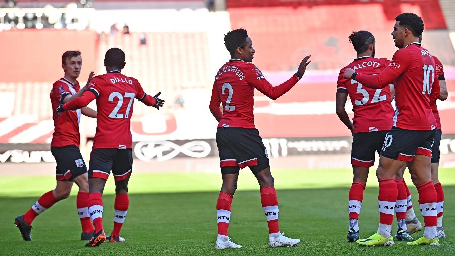 Southampton comemora gol contra de Gabriel Magalhães - Ben STANSALL / AFP