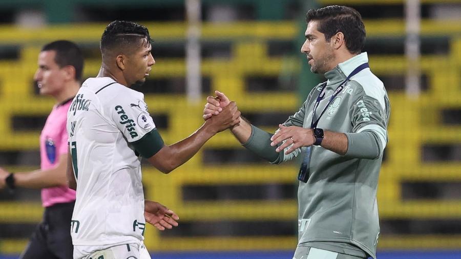 Técnico Abel Ferreira e o jogador Rony, em jogo do Palmeiras contra o Defensa Y Justicia, na partida de ida da Recopa - Cesar Greco