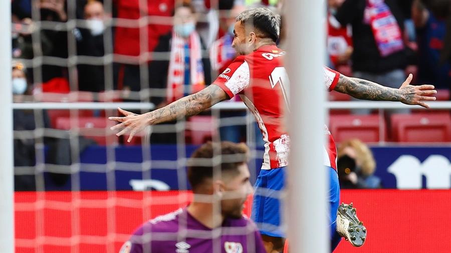 Ángel Correa comemora um dos gols marcados na vitória por 2 a 0 do Atlético de Madri sobre o Rayo Vallecano - Reprodução/Twitter @Atleti