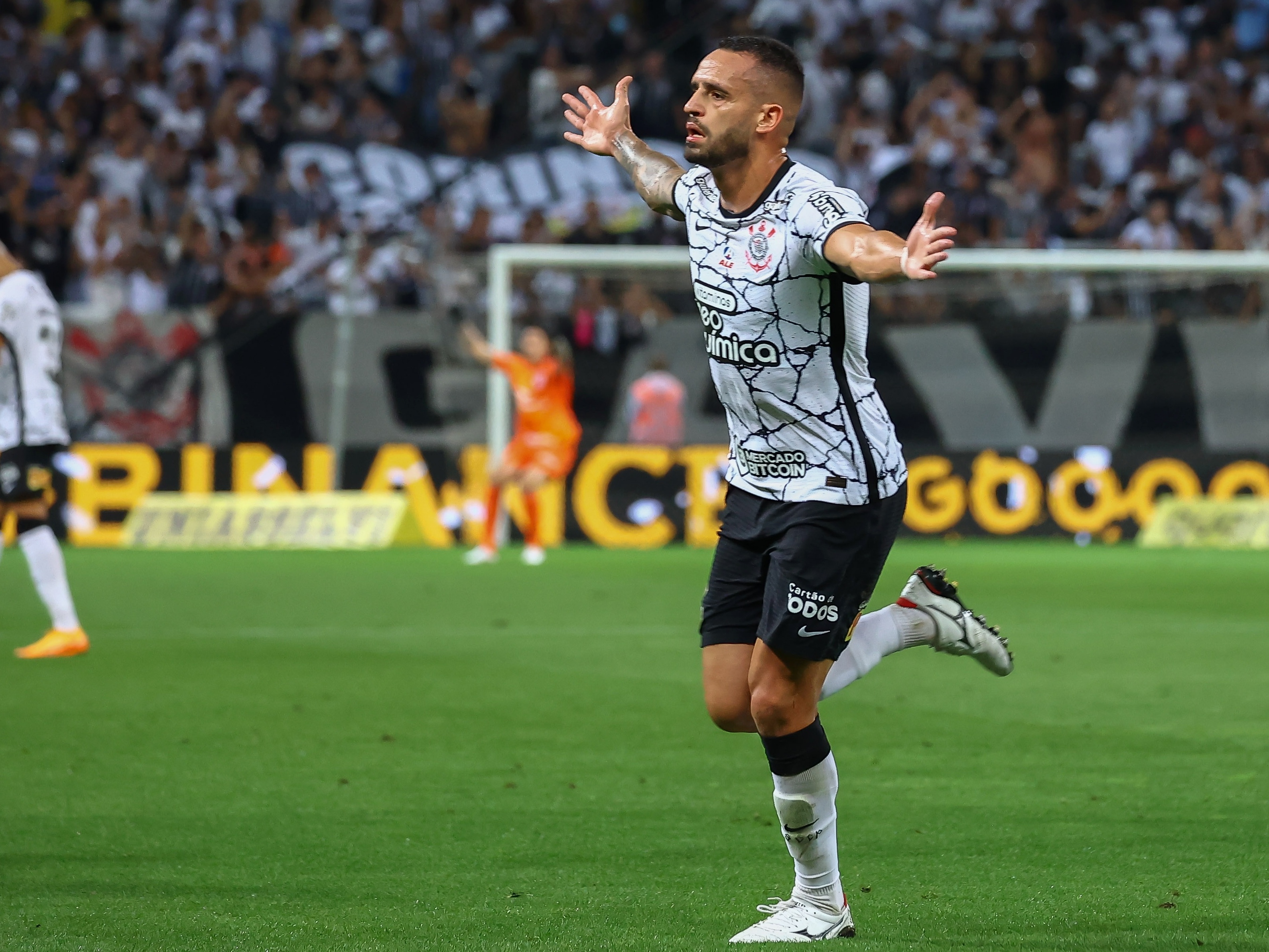 Melhor em campo, Renato Augusto elogia atuação do Corinthians